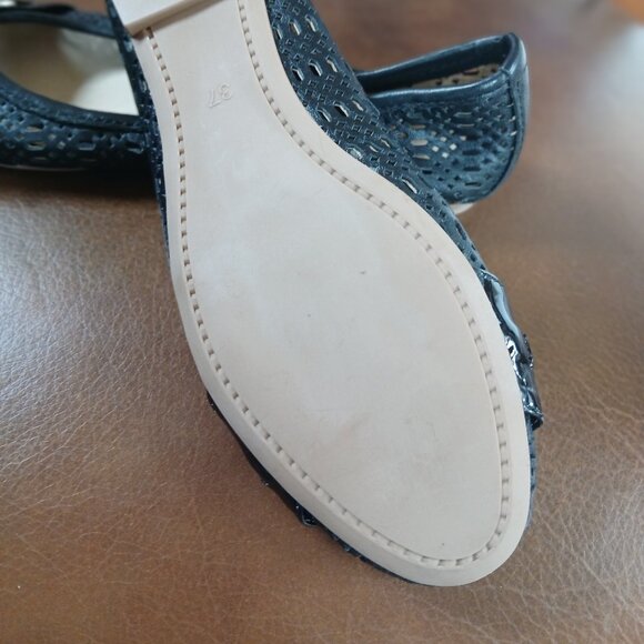 Smart leather flats. - Picture 4 of 8